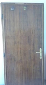 vecchia porta di legno da decorare